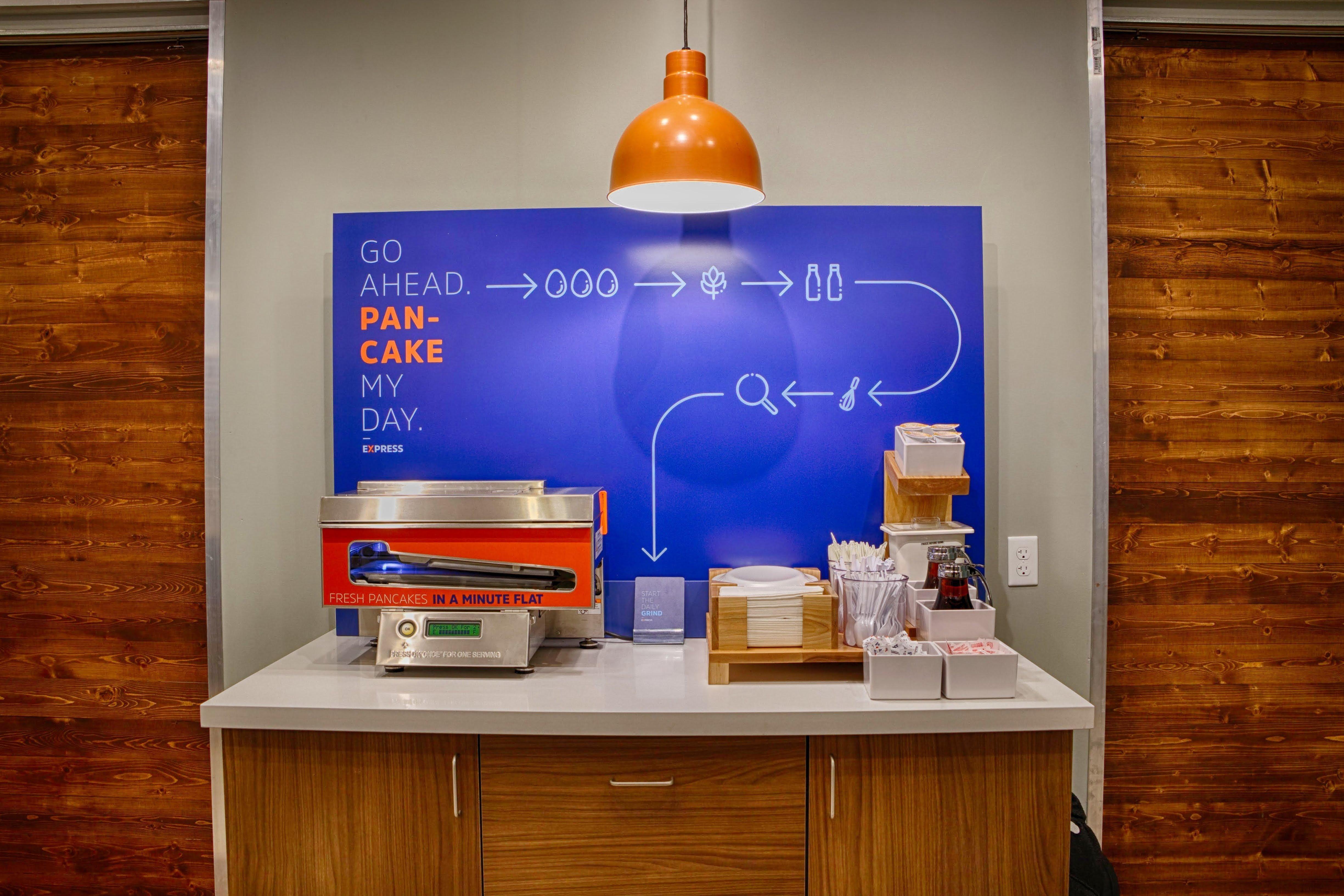 Holiday Inn Express Orlando - South Park By Ihg Williamsburg Екстер'єр фото